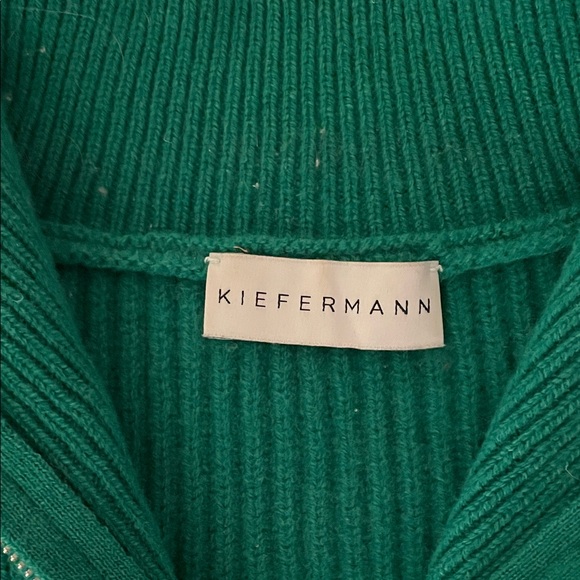 Green Ribbed Women’s Sweater and Hat Set - Picture 2 of 6